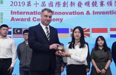 賴寀溱 - 第十屆IIIC國際創新發明競賽 金牌
作品名稱：Go Taiwan吸有動物