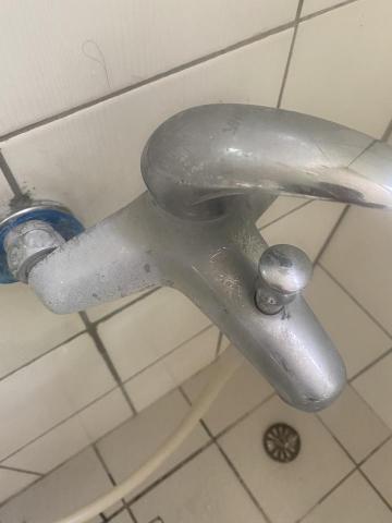 玄騏清潔 - 水垢及皂垢未清洗前 玄騏清潔 - 水垢及皂垢未清洗前