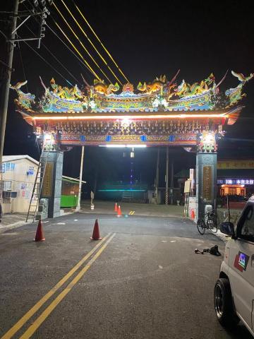 保力工程行 - 廟宇牌樓燈光配置完成