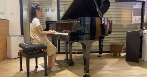 鋼琴利老師碩士 - 小四 考取皇家一級檢定特優