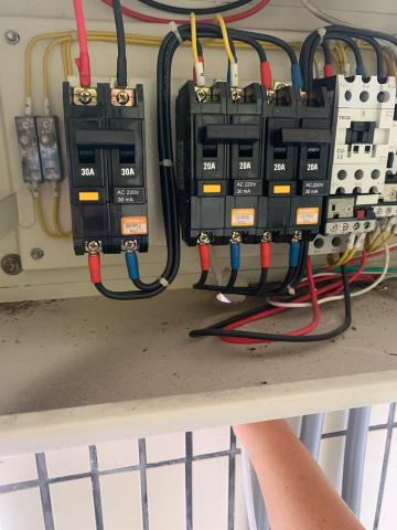 大立水電行 - 電箱作業