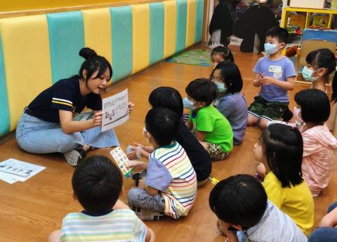 Sylvia Li - 曾任知名國小課後輔導機構課輔教師,可提供國小各年級伴讀服務。 Sylvia Li - 曾任知名國小課後輔導機構課輔教師,可提供國小各年級伴讀服務。