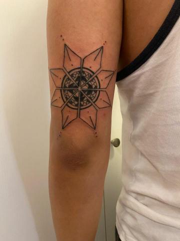 Arik - ?黑白刺青 設計? Arik - ?黑白刺青 設計?