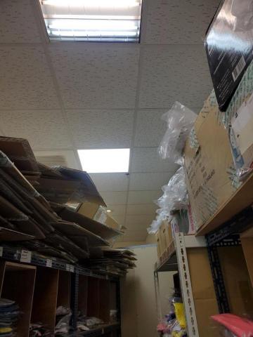 王振昌 - 百貨專櫃倉庫更換平板燈