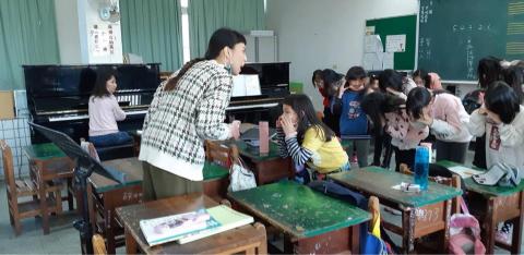 歌唱/鋼琴老師-王沛馨 - 帶領兒童基礎發聲練習