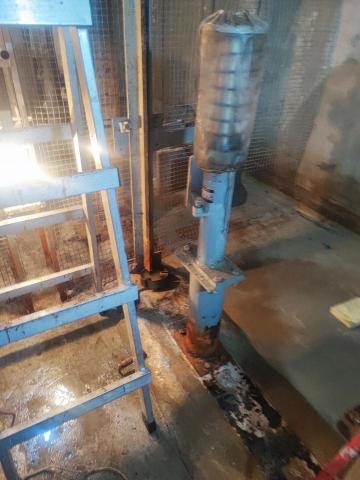 黃詠彬 - 電梯井清潔防水