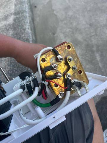 謝松諺 - 熱水器電熱棒更換維修