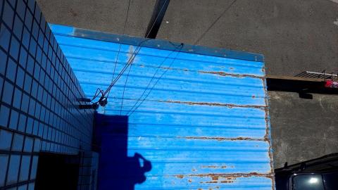 祥輝油漆防水工程行 - 鐵皮浪版除鏽隔熱油漆施工前