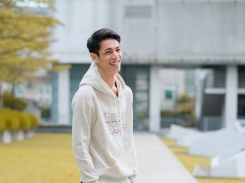 陳昱揚 - 帽踢業配