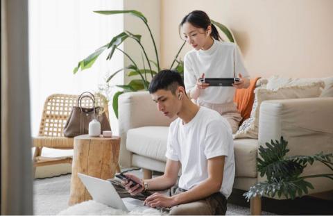 陳昱揚 - 耳機業配