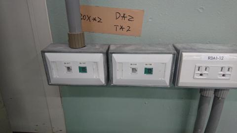 全晟數位系統 - 網路，電話插座及面板施作