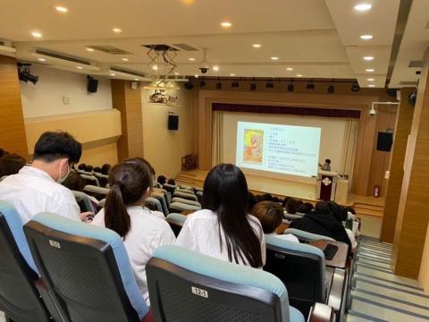 ChaChaYaoArt - 耕莘護專營養講座的照片,將大地營養結合塔羅元素及營養,讓學生能夠提升學習動機,又能夠有多元的學習刺激 ChaChaYaoArt - 耕莘護專營養講座的照片,將大地營養結合塔羅元素及營養,讓學生能夠提升學習動機,又能夠有多元的學習刺激