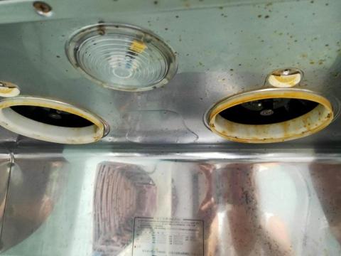 居安承品清潔油漆團隊 - 清潔前的抽油煙機