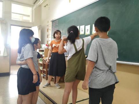 王于佩 Kathy - 課堂互動讓學生玩配對遊戲