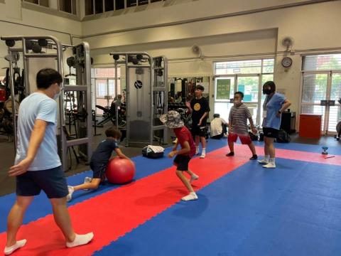 施玗彤 - 陪學生玩大球