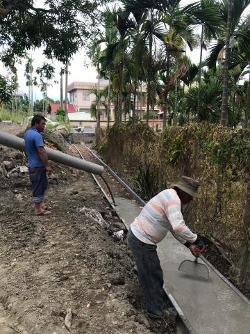 智德企業 - 擋土牆打底施工中