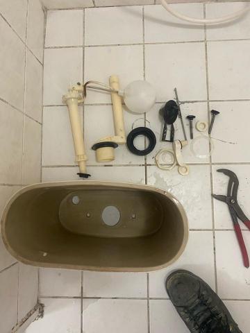 意桔水電工程行 - 更換水箱零件 意桔水電工程行 - 更換水箱零件