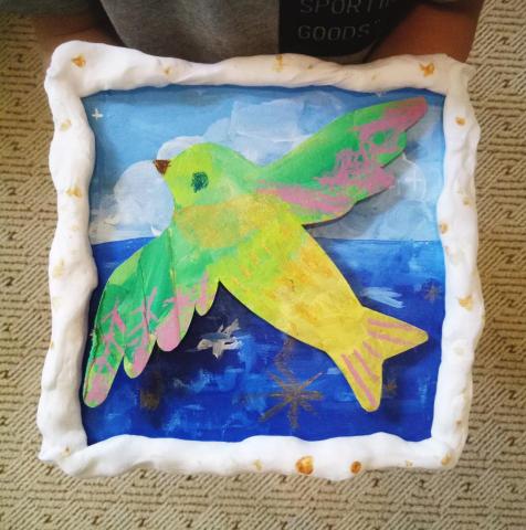 芸森老師 - 《海上的小鳥》

這是我從石梯坪旅行回來後的靈感，帶領孩子們使用硬紙板、黏土和壓克力，創作出屬於自己的海上小鳥，所以每個孩子的作品也都長得不一樣，是一門十分有趣的複合媒材課喔！
(以上為3歲孩子的作品)