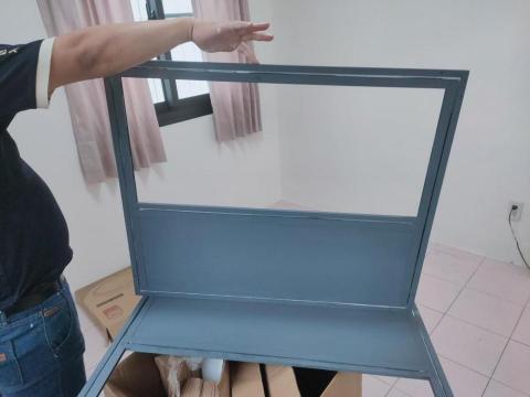 銓興油漆工程行 - 門框上色