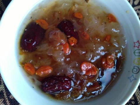 Sophie廚坊 - 紅棗桃膠枸杞雪耳湯