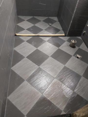 雲開工程行 - 浴室地磚。