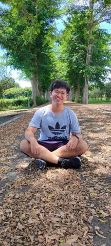 提供臺南剪髮服務的專家郭信辰