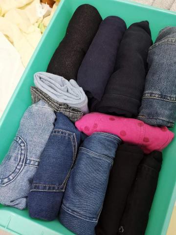 9959958來我家收納 - 牛仔褲類也可以扁平式摺疊，讓抽屜空間發揮最好利用