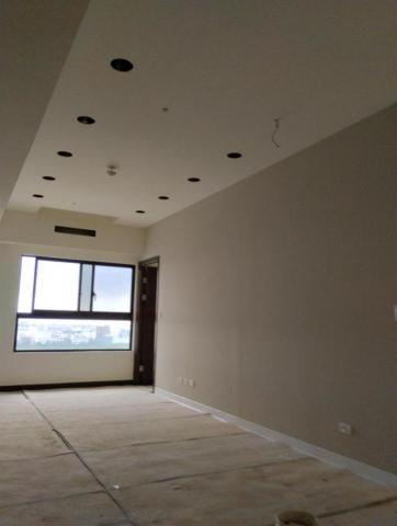 水色彩油漆工程 - 二房一廳，矽酸鈣天花批土二次，主牆二面，
8/11-814，二萬