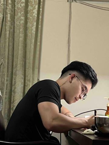 提供時薪2021服務的專家🧑🏻&zwj;🚀王致鈞🎓中山大學應用數學系