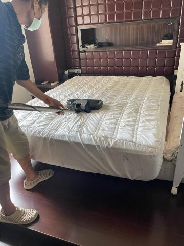 TINA - 清洗床墊之前先除塵滿