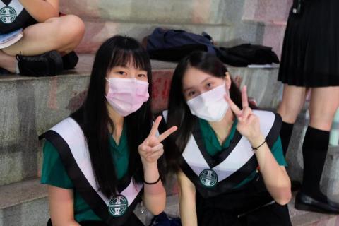 陳蓁 - 右側為我