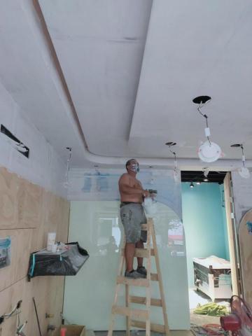 銓興油漆工程行 - 裝潢天花板批土研磨打白底