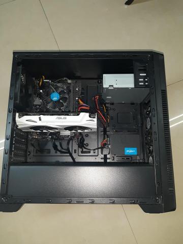 許嘉佑 - 幫客戶維修電腦