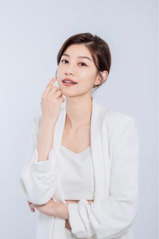 Charis 佳作 makeup stylist/Charis 美睫&middot;紋繡 - 