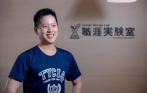 何則文 - 何則文是職涯實驗室創辦人