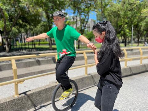 音樂雜技屋-雜技教學部（扯鈴、獨輪車） - 