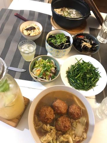 Jade’s kicthen（潔德作菜） - 紅燒獅子頭、泰式涼拌海鮮、奶油蒜炒花椰菜、醋炒薑絲川耳、燴鮮菇豆腐、臘味蒸飯、現調蜂蜜青檸醋飲