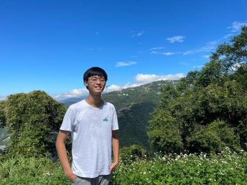陳奕安 - 在大學期間也陸續參加社團
圖為今年暑假擔任北醫山服隊長的照片