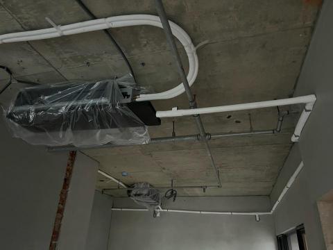 世騰空調工程 - 吊隱式銅管、排水配置