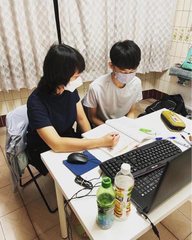 Lyn/英語口說/會考學測/寫作文法 - 國三升高一練習中翻英 Lyn/英語口說/會考學測/寫作文法 - 國三升高一練習中翻英