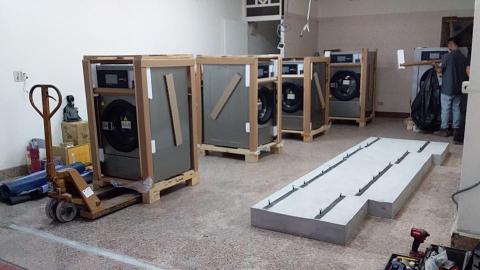 鼎東曜業有限公司 - 機器進駐 鼎東曜業有限公司 - 機器進駐