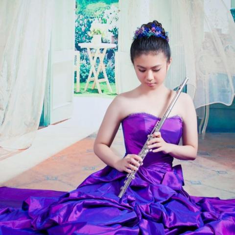 提供18h韓漫服務的專家邱老師 長笛/鋼琴/樂理