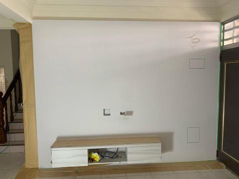 宬印工程行 - 藝術塗料電視牆（中），上完底漆