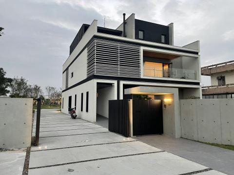 京晉設計有限公司 - 壁式結構住宅建築。建築，室內，景觀整體規劃。