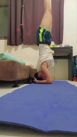 周周-線上瑜珈課 - 頭倒立 headstand 