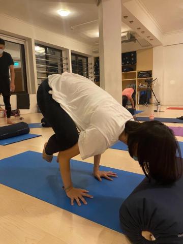 周周-線上瑜珈課 - 烏鴉式