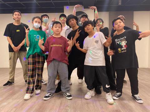小剛老師 - 街舞教學、初級、入門、進階 皆可討論 -  小剛老師 - 街舞教學、初級、入門、進階 皆可討論 -