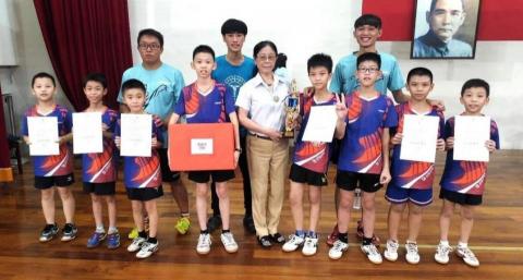 競乒乓屏東館 - 本校桌球校隊參加「屏東縣體育會桌球委員會主委盃桌球錦標賽」榮獲男童冠軍、女童亞軍，成績亮麗。感謝指導教師 唐湘宇老師 陳威宏教練，志工教練黃子宸、曾望教練及熱情的家長加油團。