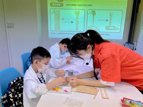 朱巧宜 - 陪伴小孩動手做科學實驗 找到樂趣