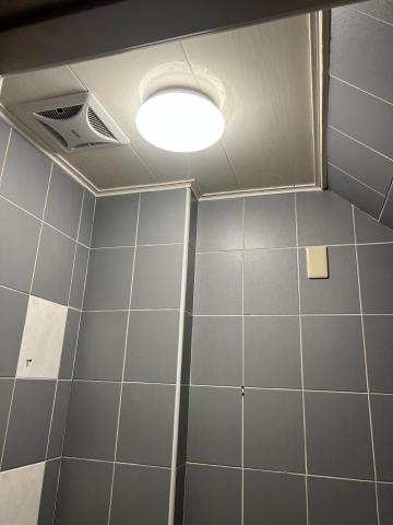阿儒水電 -  廁所安裝 吸頂燈